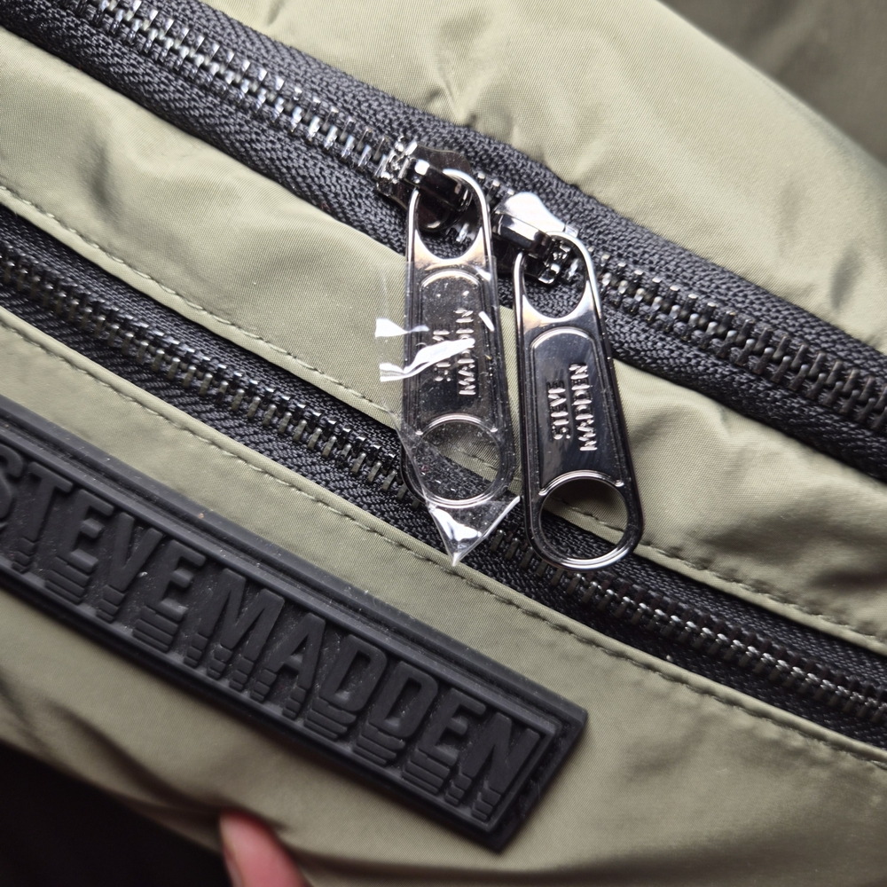Steve Madden Bplazza Sling Travel Bag NWT - Picture 3 of 8